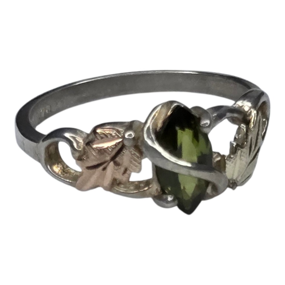 Vintage Peridot Ring Sterling Silver Size 5 Green Black Hills Leaf Style - Picture 7 of 11
